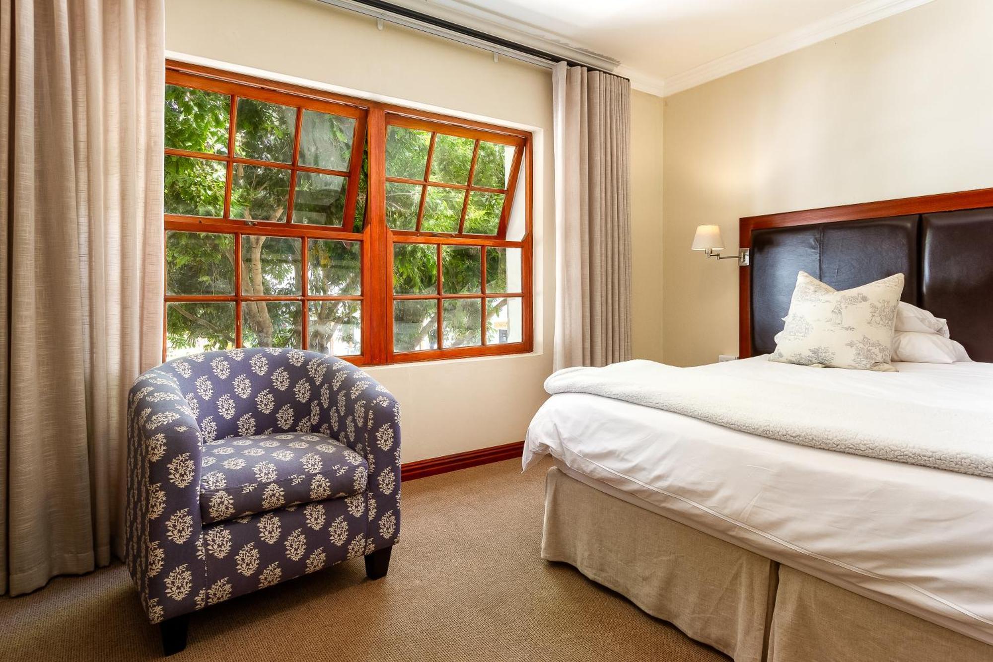 Noordhoek Village Hotel Exterior photo